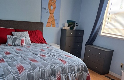 Pittsburg House | Cozy and Private-Close to Everything!
