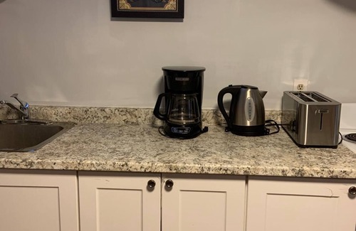 Barrie Apartment | Cozy and Private Lower level apartment