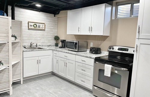 Scenic Heights Apartment | Cozy and Private Lower Level Unit with Full Kitchen