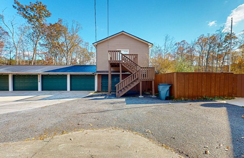 Summerville Apartment | Cozy and private studio on 5-shared acres with kitchenette & WiFi