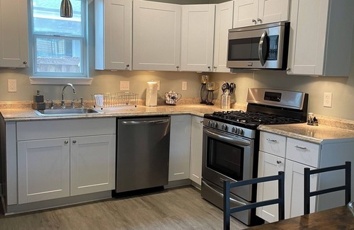 Kenner - Louis Armstrong International Airport Apartment | Cozy and Private1-bedroom guesthouse in Metairie with WiFi and other amenities