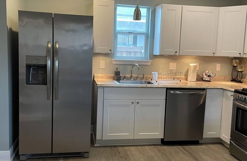 Kenner - Louis Armstrong International Airport Apartment | Cozy and Private1-bedroom guesthouse in Metairie with WiFi and other amenities