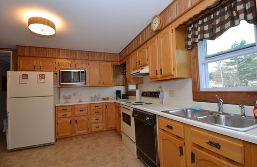 Williamstown House | Cozy and quaint country cottage, walk to downtown Williamstown