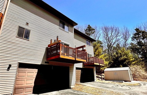 Holiday Hills Condo | Cozy and quiet 2-bedroom condo with WiFi and AC in charming Traverse City