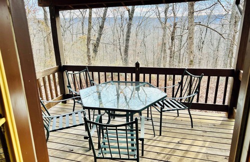 Carrollton Township Cabin | Cozy and Quiet Cabin in the Woods