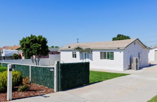 Fontana House | Cozy and Quiet Front House