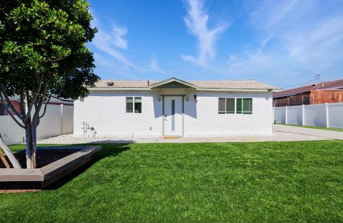 Fontana House | Cozy and Quiet Front House