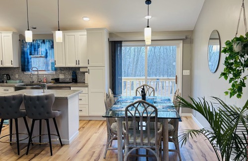 Long Pond House | Cozy and quiet house 8 mins from Kalahari Resort! Long Pond!Pocono pines.