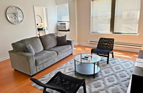 Near North Side Apartment | Cozy and Roomy 2BR in Chicago - LSalle 1802
