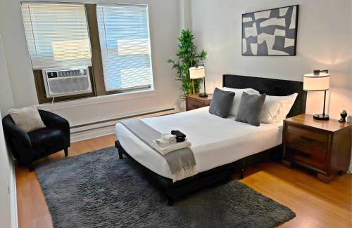Near North Side Apartment | Cozy and Roomy 2BR in Chicago - LSalle 1802