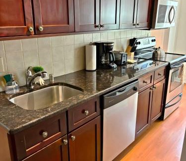 Near North Side Apartment | Cozy and Roomy 2BR in Chicago - LSalle 1802