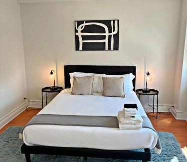 Near North Side Apartment | Cozy and Roomy 2BR in Chicago - LSalle 1802