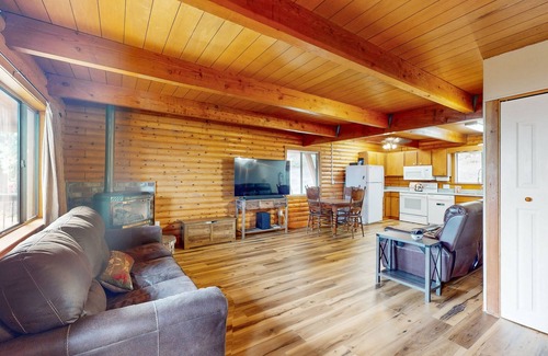 Tahoma House | Cozy and rustic cabin with lake view, deck, grill, WiFi, & fireplace