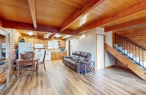 Tahoma House | Cozy and rustic cabin with lake view, deck, grill, WiFi, & fireplace