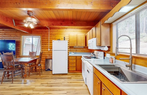 Tahoma House | Cozy and rustic cabin with lake view, deck, grill, WiFi, & fireplace