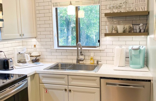 Fernandina Beach Condo | Cozy and Secluded 2BR/2BA fully equipped condo just a short walk to the beach