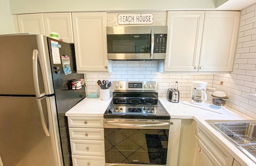 Fernandina Beach Condo | Cozy and Secluded 2BR/2BA fully equipped condo just a short walk to the beach