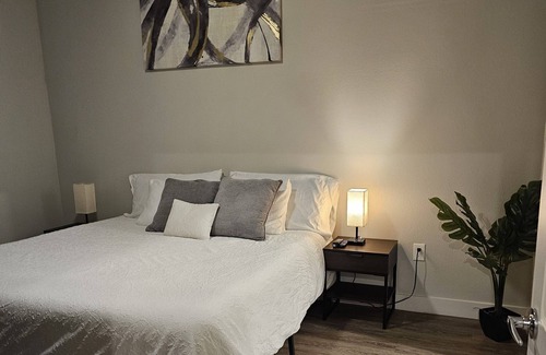 Northwest Orlando Apartment | Cozy and Spacious 1 bedroom King suite 10 mins from Downtown