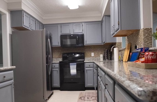 Clodine House | Cozy and Spacious 3 Bedroom Home in Sugarland