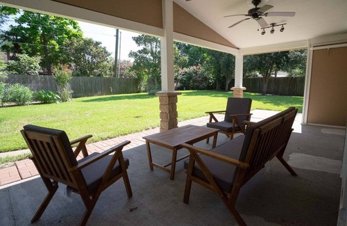Clodine House | Cozy and Spacious 3 Bedroom Home in Sugarland
