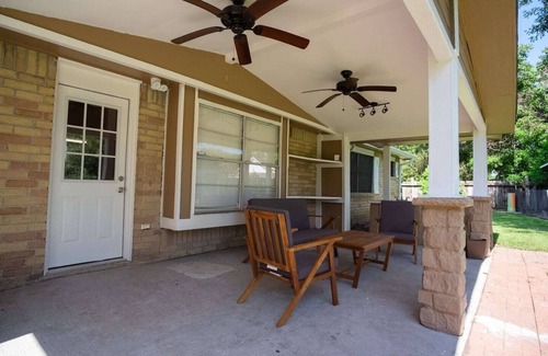 Clodine House | Cozy and Spacious 3 Bedroom Home in Sugarland