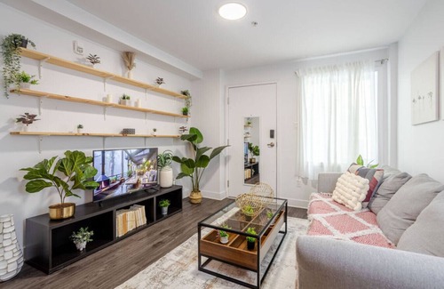 Griffintown Apartment | Cozy and Spacious Condo Downtown