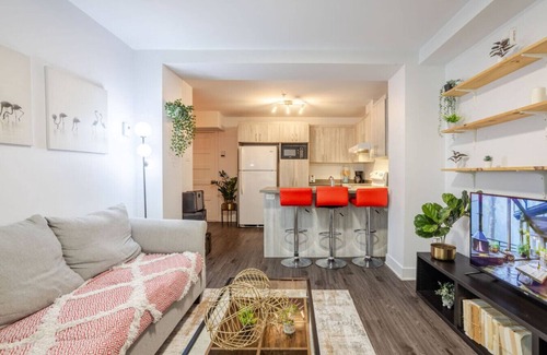 Griffintown Apartment | Cozy and Spacious Condo Downtown