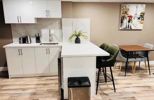 Kitchener Apartment | Cozy and sparkling 2 Bedroom Suite