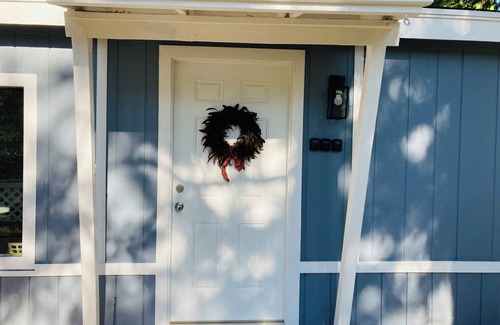 Cromberg House | Cozy and stylish 3-bedroom house with AC, WiFi in quiet nature setting