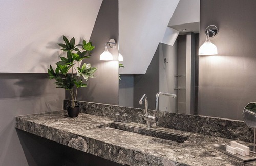 Oss House | Cozy and stylish room near Oss highlights, featuring convenient parking, high-speed WiFi,