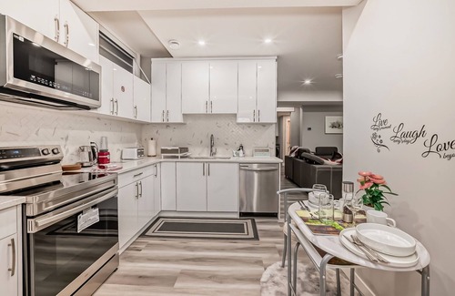 Southwest Calgary House | Cozy and Tastefully Furnished 1BR Guest Suite Close to Spruce Meadows SW Calgary