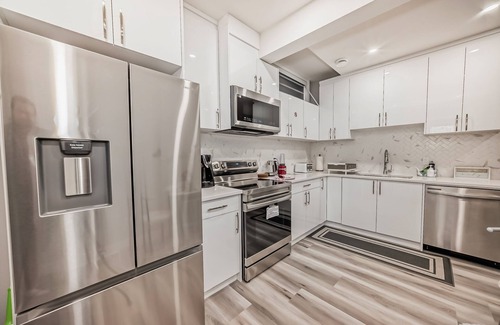 Southwest Calgary House | Cozy and Tastefully Furnished 1BR Guest Suite Close to Spruce Meadows SW Calgary