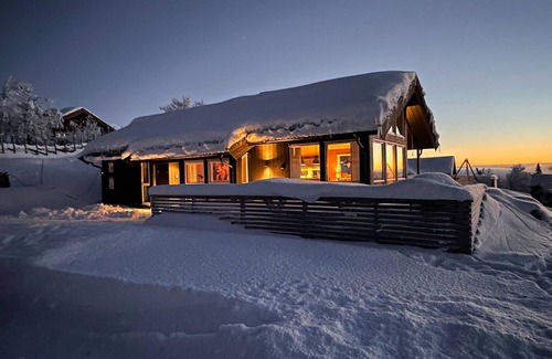 Etnedal House | Cozy and welcoming cottage with beautiful panoramic views over the countryside.
