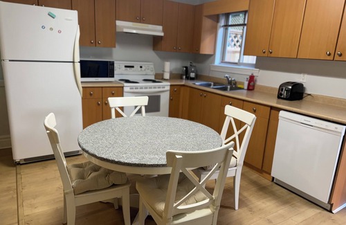 Coquitlam Apartment | Cozy and welcoming home in Coquitlam