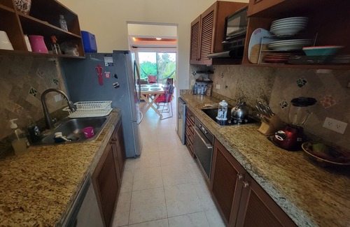 Puerto Aventuras Condo | Cozy and well-appointed condo with large saltwater pool!