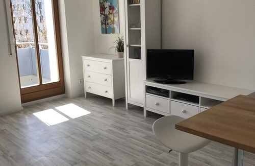 Haunstetten-West Apartment | Cozy apartment near fair / university