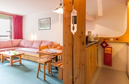 Arc-1800 Apartment | Cozy Apartment · Center of Arc 1800 · Balcony · Free WiFi