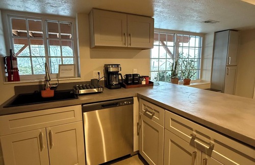 Cottonwood Heights Apartment | Cozy Apartment in Cottonwood Heights close to Ski Resorts and City!