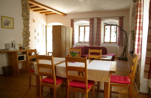 Poysdorf Apartment | Cozy apartment 100sqm in the wine city of Austria
