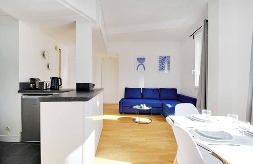 Suresnes Apartment | Cozy Apartment 2Bdr/5P - in the Heart of Suresnes