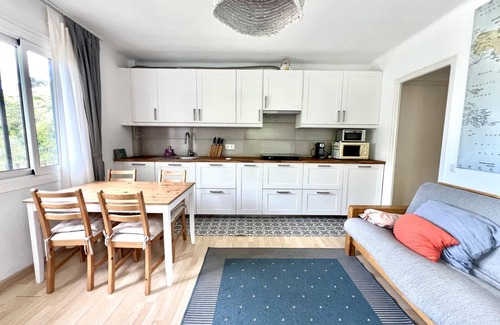 Sa Riera Apartment | Cozy Apartment 300 M. from Sa Riera Beach, Begur