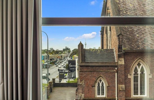 Mount Eden Apartment | Cozy apartment by Eden Park
