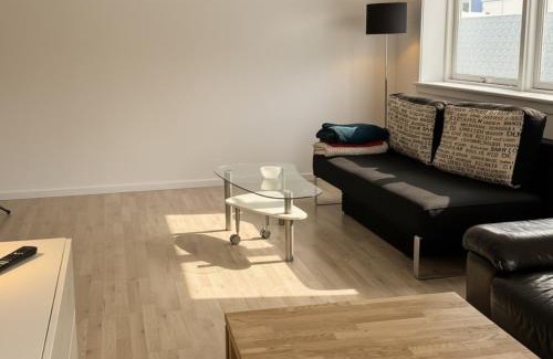 Nuussuaq Apartment | Cozy Apartment by Harbour, 2 Min Walk to Shops