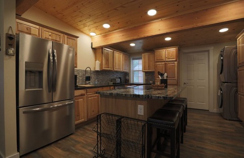 Crescent Apartment | Cozy apartment centrally located in Crescent Lake!
