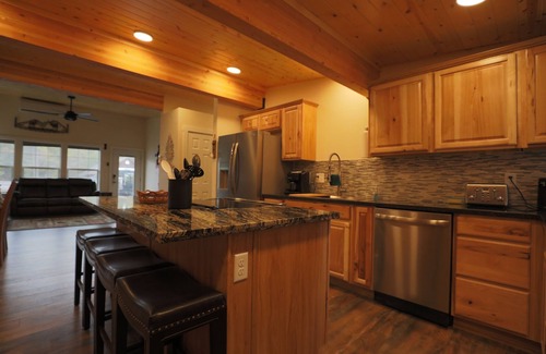 Crescent Apartment | Cozy apartment centrally located in Crescent Lake!
