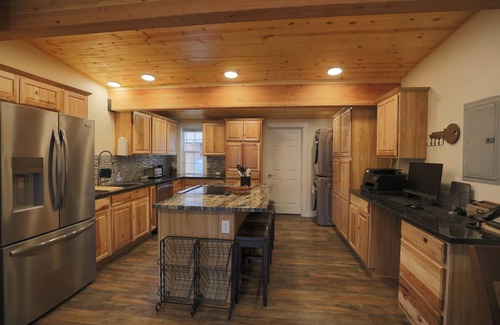 Crescent Apartment | Cozy apartment centrally located in Crescent Lake!
