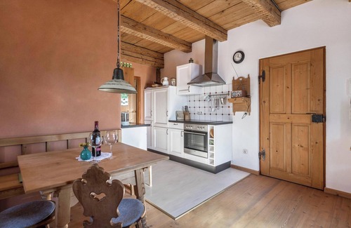 Unterammergau Apartment | Cozy Apartment "Ferienwohnung Wachsbichl" with Mountain View