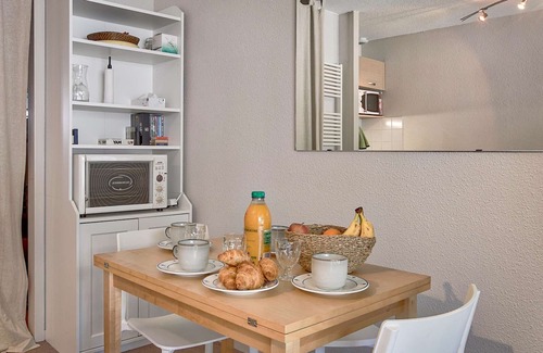 Eaux-Bonnes Apartment | Cozy apartment for 4 with balcony and ski locker in Gourette