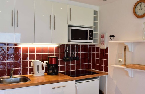 Meribel Apartment | Cozy Apartment for 6 in Méribel, 2 Bedrooms, Parking, Close to Ski Lift