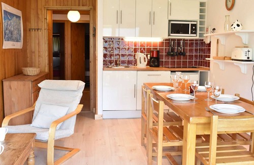 Meribel Apartment | Cozy Apartment for 6 in Méribel, 2 Bedrooms, Parking, Close to Ski Lift